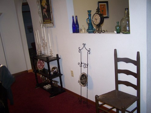 This is the other side of the window. The plate rack obviously still needs to be hung. 