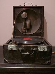 Old record player. by MFinChina (Flickr)