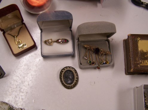 Another cameo and a very old pin and rings.