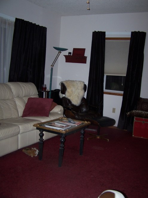 living-room-curtains-and-red-cups-003