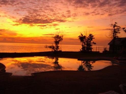 http://media-cdn.tripadvisor.com/media/photo-s/00/12/96/3c/sunset-in-our-yard.jpg